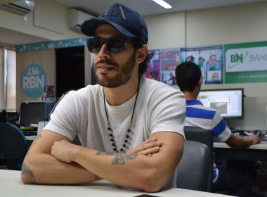 Em projeto solo, Rafa Chaves relembra saída do Chiclete: ‘Nunca tentaria ser o Bell’