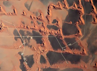 Cientistas descobrem indícios de lago com água líquida em Marte