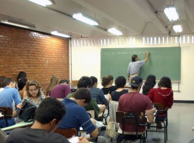 Metade dos professores do Brasil nÃ£o recomenda a prÃ³pria profissÃ£o, diz pesquisa