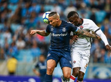 Em Porto Alegre, Vitória é goleado pelo Grêmio e fica mais próximo do Z-4