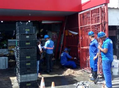 Polícia e Embasa flagram gato de água feito por supermercado em São Cristóvão