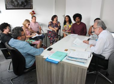 Professores da Uneb se reúnem com reitor para discutir corte de ponto