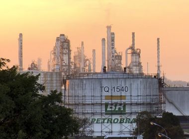 Gasolina nas refinarias atinge 2Âº valor mais alto desde mudanÃ§a na polÃ­tica de preÃ§os