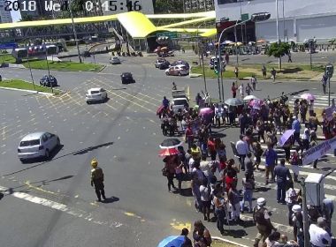 ManifestaÃ§Ã£o trava trÃ¢nsito na regiÃ£o do Shopping da Bahia, mas trÃ¡fego Ã© liberado