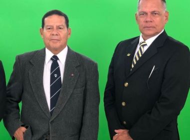 Com Bolsonaro hospitalizado, João Henrique convida Mourão para campanha em Salvador