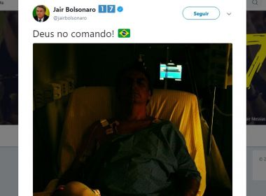 Bolsonaro usa Twitter para compartilhar foto em seu quatro no hospital