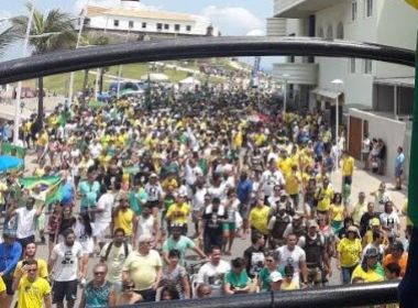 Caminhada em solidariedade a Jair Bolsonaro reúne multidão no Farol da Barra