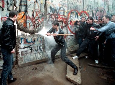 Enquanto Berlim derrubava muro político em 1989, o Brasil constrói um em 2018