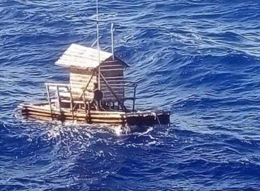 Jovem de 19 anos sobrevive após passar 49 dias à deriva em cabana no Oceano Pacífico