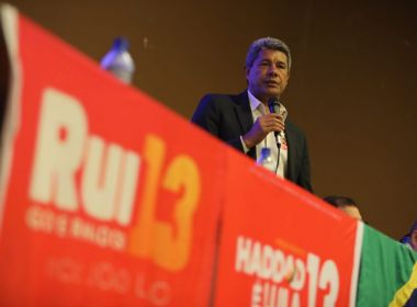 Coligação de Rui Costa diz que orientou candidatos sobre santinhos com Lula