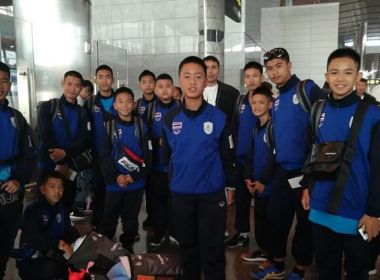 Tailandeses socorridos de caverna ficam retidos em aeroporto de São Paulo