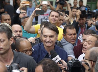 Bolsonaro diz que Mourão 'deu uma canelada' ao falar sobre nova Constituição