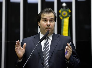 Contra Bolsonaro, deputados tentam articular reeleição de Maia na Câmara