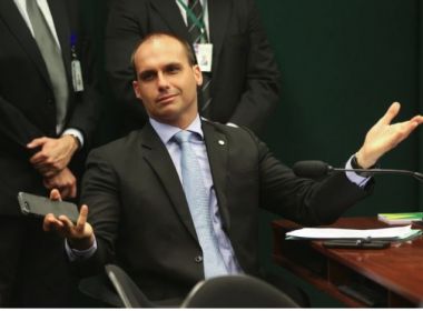 STF tenta intimar Eduardo Bolsonaro há mais de 20 dias