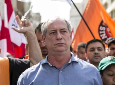 Ciro deseja ‘boa sorte’ a Bolsonaro e critica quem defende democracia por ‘interesse’