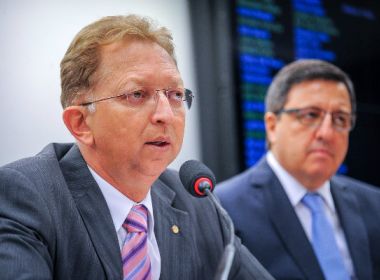 Deputado evangélico e da bancada da bala ganha força como nome para presidir Câmara