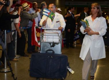 Saída de cubanos dos Mais Médicos pode deixar 28 milhões sem assistência, diz entidade