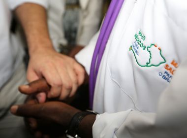 Cerca de 200 profissionais desistem do Mais Médicos e ministério reabre vagas