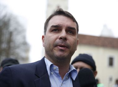 Oito funcionários fizeram depósitos em conta de ex-assessor de Flávio Bolsonaro