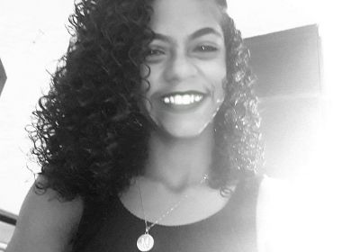 Garota de 13 anos morre após tiro disparado por colega em jogo 'roleta-russa' em Salvador