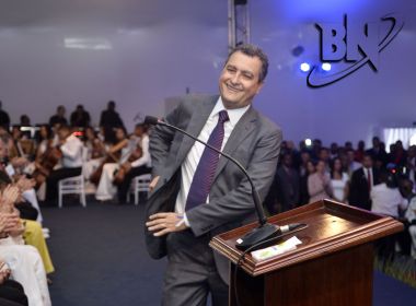 Veja o que muda com PL de Rui que altera sistema de gratificações a professores do estado