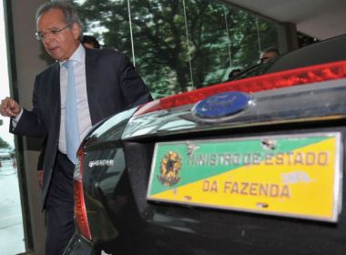 Plano de Paulo Guedes para reduzir custos inclui venda de aviões oficiais