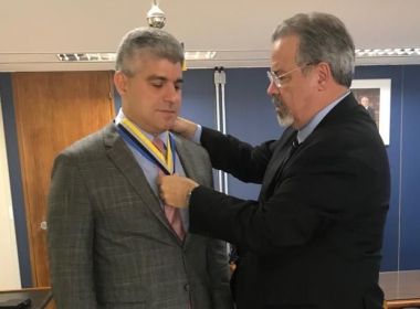 Maurício Barbosa recebe medalha de mérito da Segurança Pública em Brasília