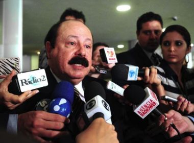 'Bolsonaro me disse que eu participaria com ele do poder', reclama Levy Fidelix