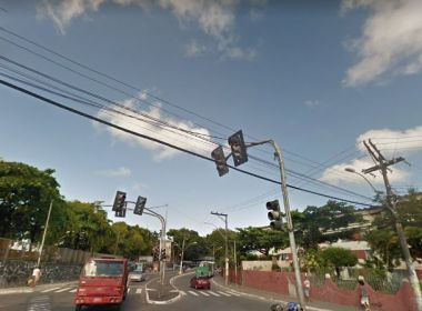 Colisão entre moto e ônibus deixa um ferido no Cabula