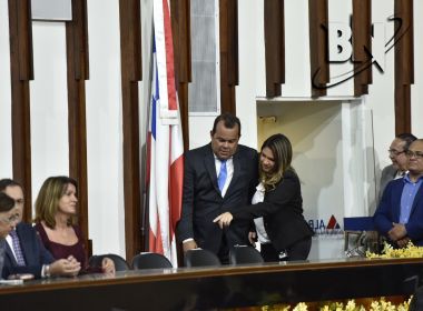 Sem ACM Neto e Bruno Reis, Geraldo Júnior representa democratas em posse de Rui