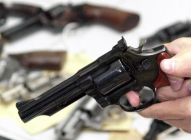 Decreto facilita acesso a armas em 100 cidades que não bateram 'cota' de homicídios na Bahia