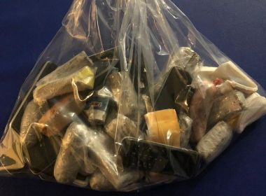 Detento volta de saída temporária com nove celulares e 52 objetos no estômago em SC