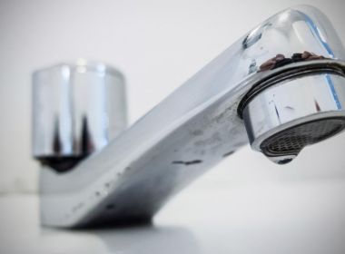 Falta de energia em reservatório provoca falta de água em bairros de Salvador