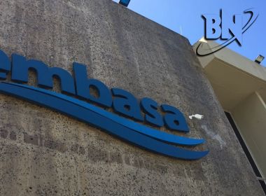 Embasa diz que não é responsável por esgoto que cai na praia em Salvador