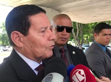 Mourão diz que Brasil poderá enviar ajuda humanitária pedida por Guaidó