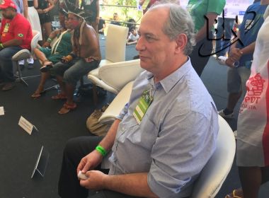 Após ser hostilizado, Ciro Gomes chama Palocci e Renan de ladrões; veja vídeo