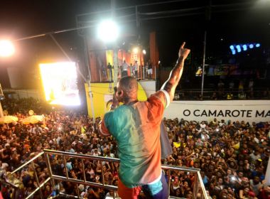 Pipoco arrasta multidão com Léo Santana no terceiro dia de pré-Carnaval de Salvador