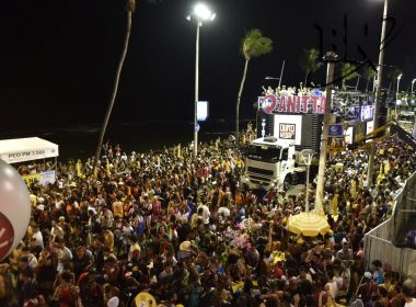 Blocos e pipocas marcam segundo dia de Carnaval; confira fotos