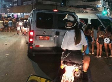 Após curtir trios, Bruna Marquezine deixa Carnaval na Barra de mototáxi