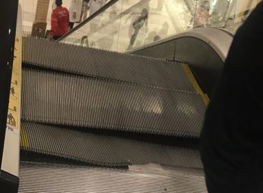 Escada rolante quebra e causa pÃ¢nico no Shopping Paralela