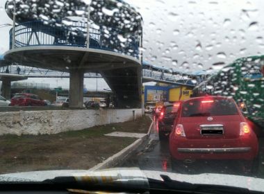 Chuva em Salvador: Trânsito é intenso em frente a Madeireira Brotas