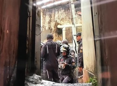 Prédio desaba no Santo Antônio Além do Carmo e sete pessoas não conseguem sair