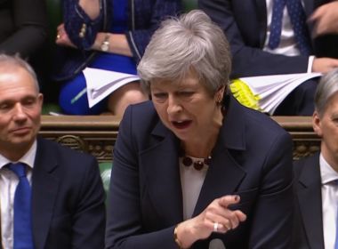 May diz a parlamentares que vai deixar cargo de primeira-ministra após acordo do Brexit