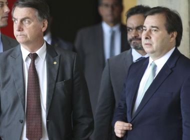 Ministros da ala militar sugerem que Bolsonaro procure Maia para conversar