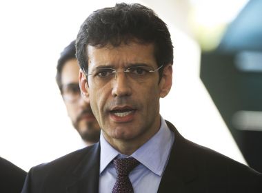 Após denunciar laranjal do PSL, deputada diz que ministro do Turismo a ameaçou de morte