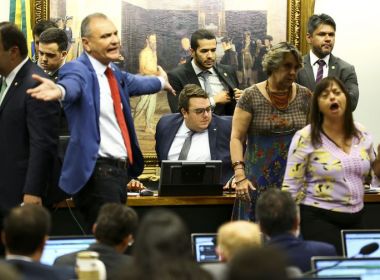 Após sessão tumultuada, CCJ adia votação da Reforma da Previdência para a próxima semana