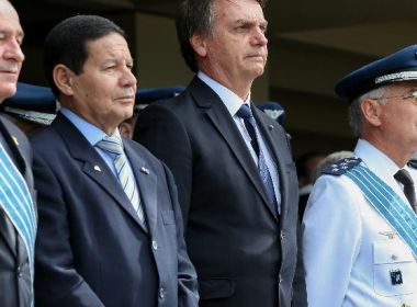 Bolsonaro se incomoda com Mourão e sugere que vice age como presidente paralelo