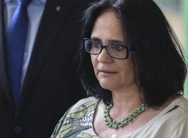 'Não vou sair deste governo', diz ministra Damares Alves sobre possível demissão
