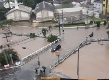 Lauro de Freitas: Estrada do Coco alaga após chuvas desta madrugada