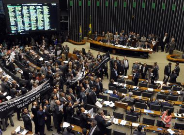 Líderes do centrão fazem força-tarefa por CPI das fake news